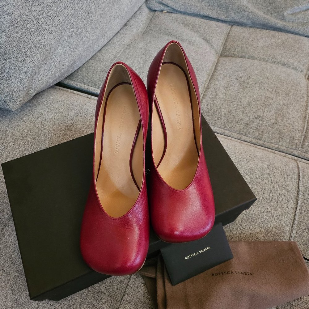 Bottega Veneta Bordeaux Leather Round-Toe Heels